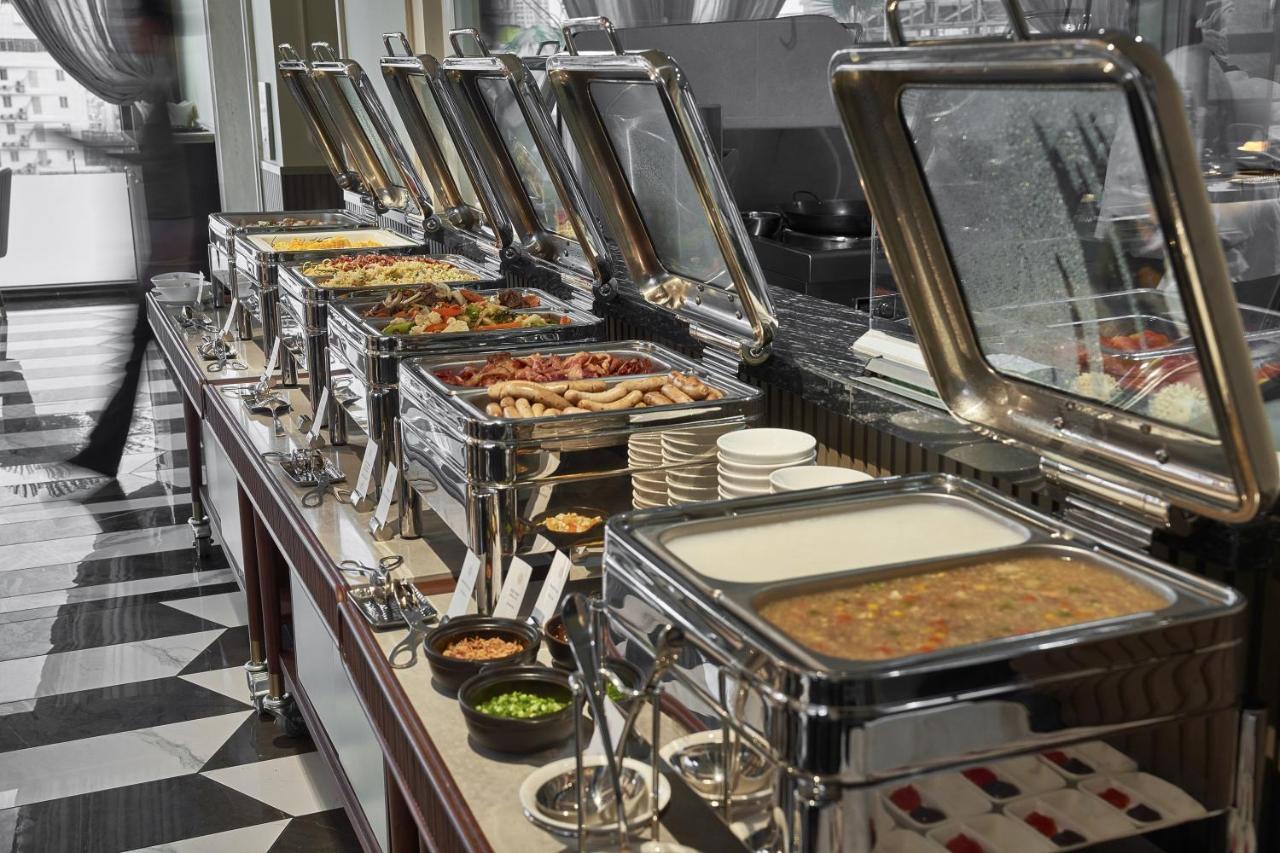 Hotel La Siesta Premium Saigon Thành Pho Ho Chí Minh Esterno foto A buffet
